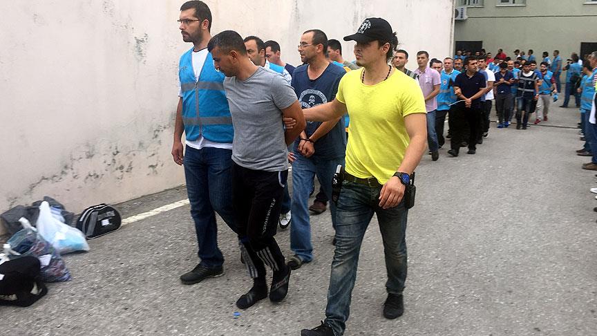 Darbeci komutanlara yönelik tutuklamalar sürüyor