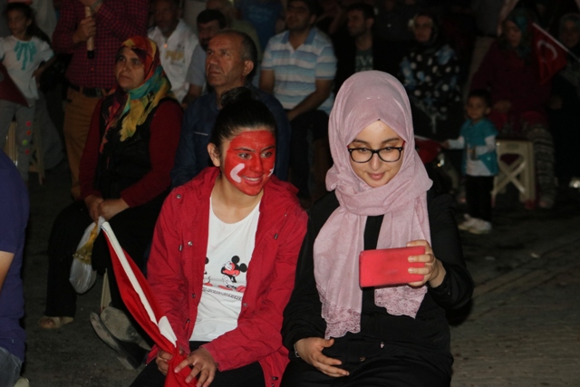 Beyşehir'de darbe girişimine tepkiler
