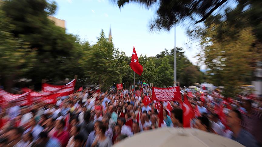 Tiyatro oyuncuları 'Yaşasın Demokrasi' yürüyüşü yapacak