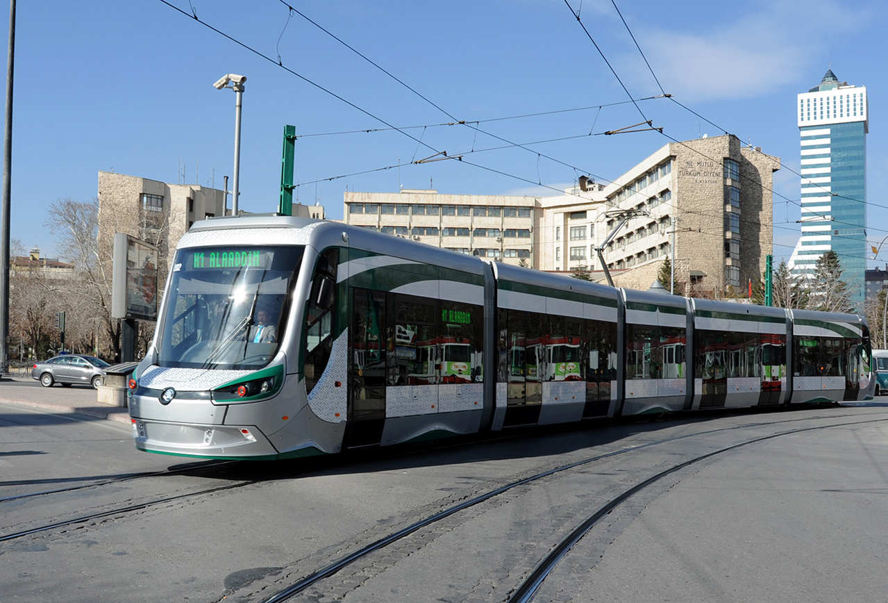 Son Dakika! Kaza nedeniyle tramvay seferleri durdu