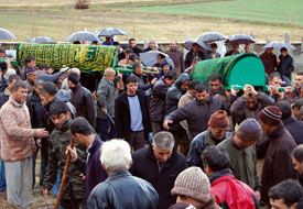 Kazada ölen hemşire ve çocukları defnedildi