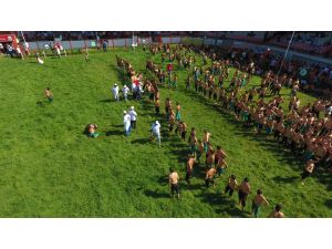 Minik pehlivanlar er meydanına çıktı