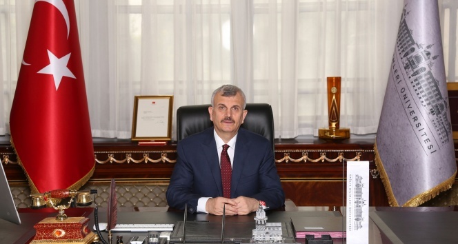 Sağlık Bilimleri Üniversitesi’nden Demokrasi Şehitlerinin Çocuklarına Burs