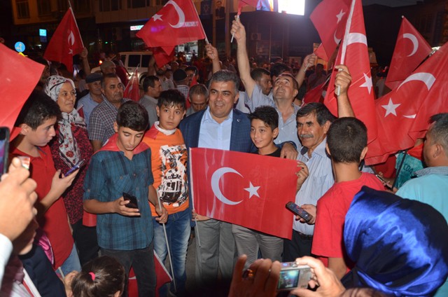 Ereğli bayraklarla donatıldı