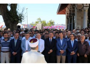 Şehitler için gıyabi cenaze namazı kılındı