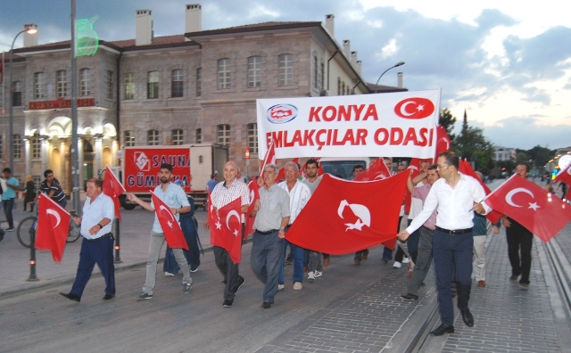 Emlakçılar Odası demokrasi nöbetinde
