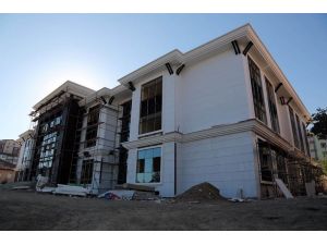 Vali Yurtnaç yapımı devam eden yatırımları inceledi