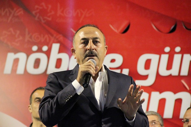 Bakan Çavuşoğlu, Konya'da demokrasi nöbetine katıldı