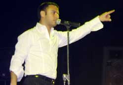 Alişan, serumla konser verdi