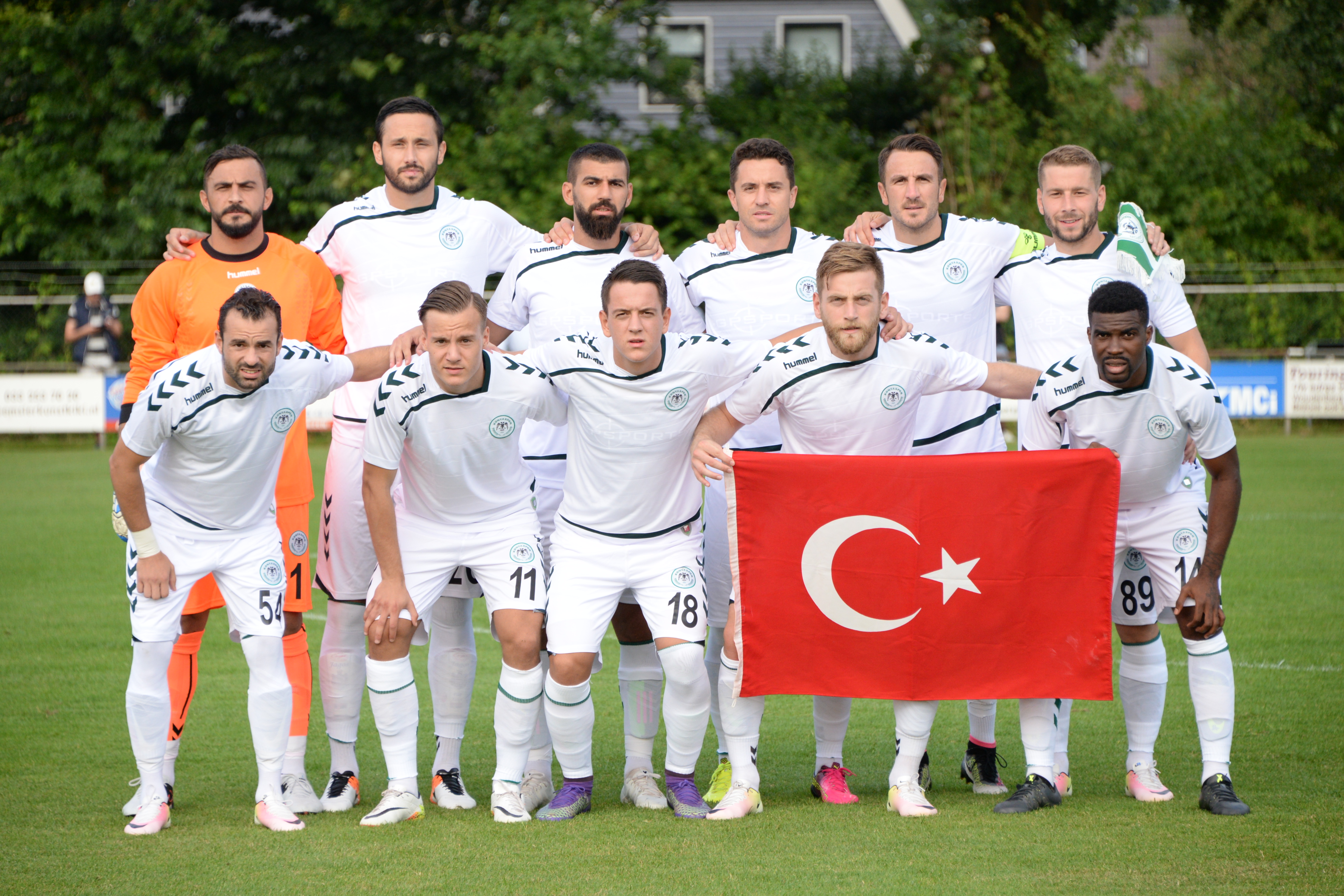 Demokrasiye bayraklı destek