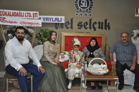 Özdemir ailesinin sünnet mutluluğu