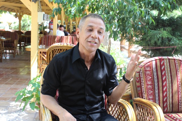 Mustafa Yıldızdoğan Türk askerine moral için saçlarını kesti