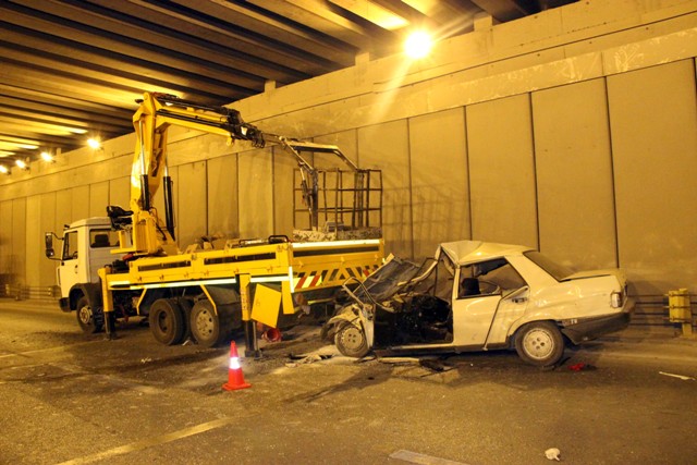 Otomobil vince çarptı: 1 ölü, 3 yaralı