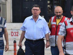 Şahin Alpay tahliye edildi