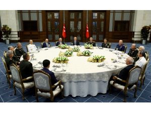 Erdoğan, YAŞ üyeleri onuruna yemek verdi