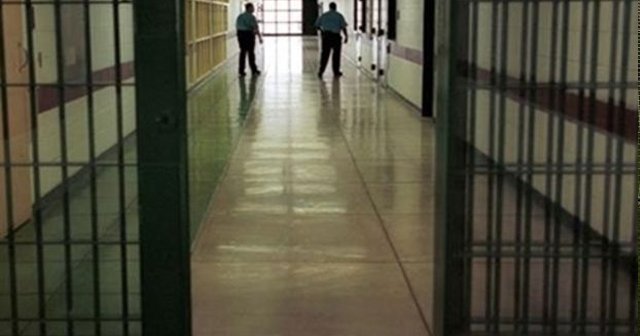 Cezaevinde gardiyanlara saldırı! 2 yaralı