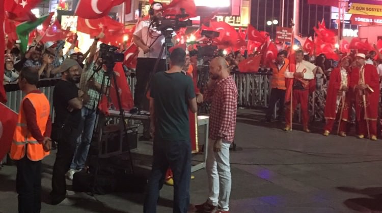 Ünlü isim hacklendi! FETÖ'cü olduğu ortaya çıktı