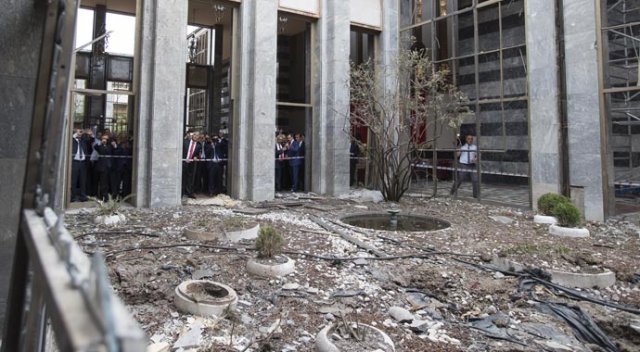 Darbe girişimi gecesi mum ışığında direniş