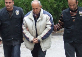 Amcasını öldürüp 3 yıl maaşını çekti