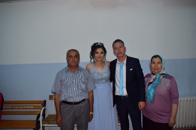 Rabia ile Caner nişanlandı