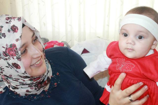 Anne kız çok mutlu