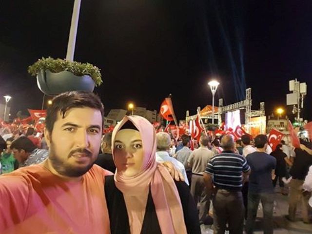 Umutlu çifti demokrasi nöbetinde