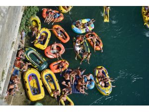 Mostar Köprüsü'nde 450. geleneksel atlama yarışları