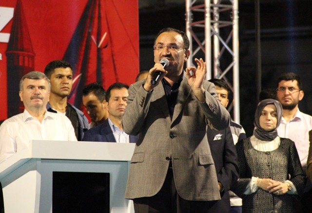Adalet Bakanı Bekir Bozdağ Konya'daki final mitingine katılacak