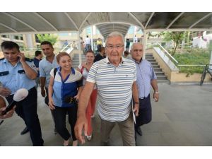 GÜNCELLEME - Eski CHP Genel Başkanı Baykal, Antalya Adliyesinde