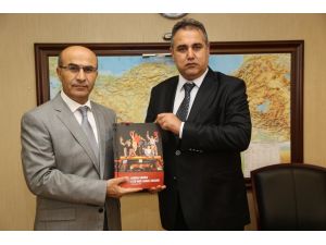 AA'nın "Dakika Dakika FETÖ'nün Darbe Girişimi" kitabı