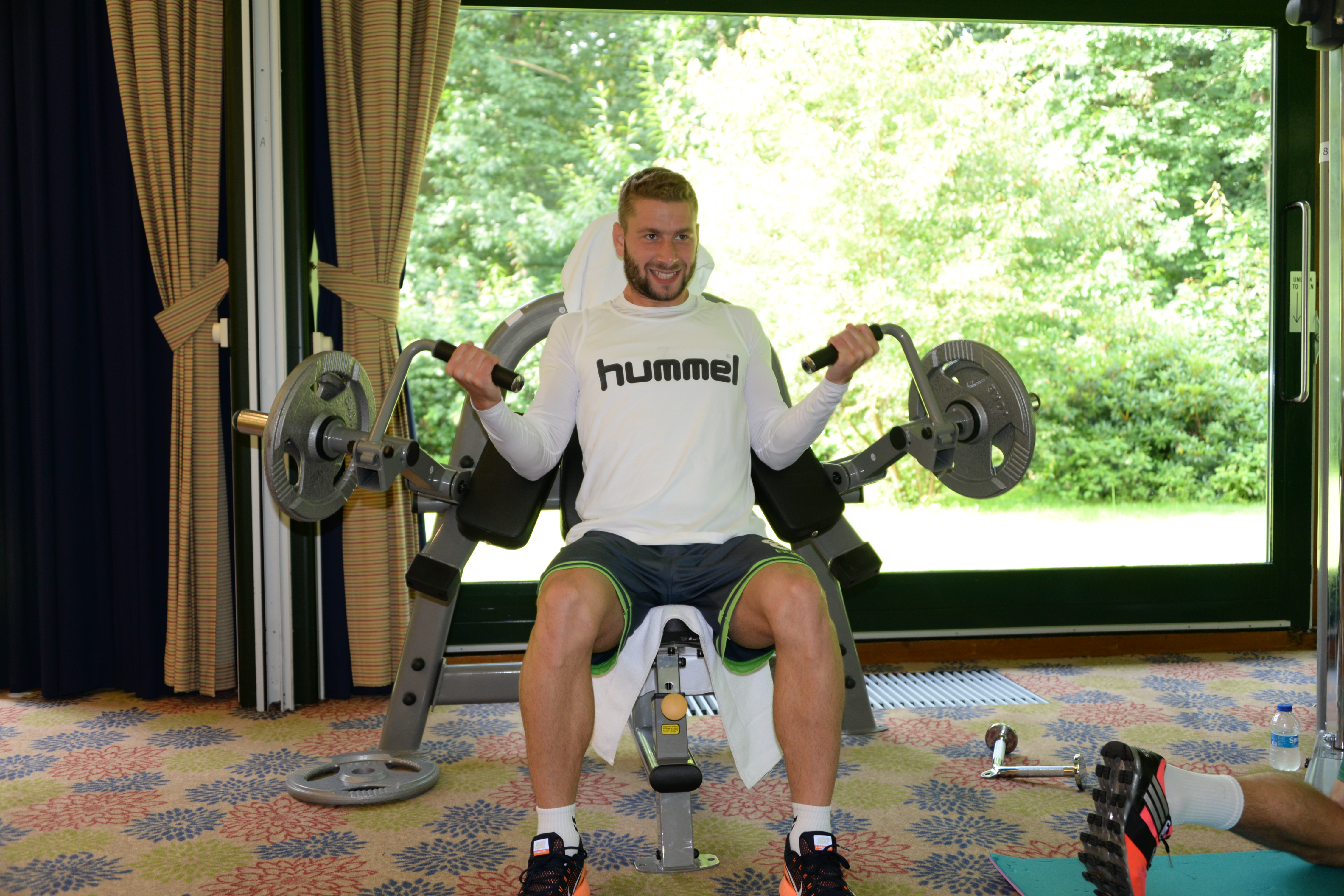 Süpürge satıcılığından futbolculuğa