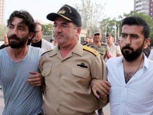 Darbeci amiral, bağış yapmayanları tehdit etmiş