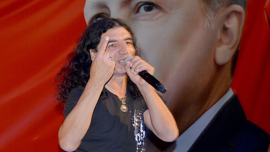 "15 Temmuz Marşı"nı yazan şarkıcı Murat Kekilli: