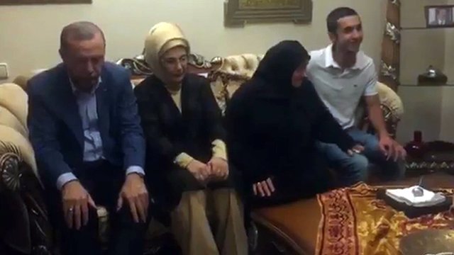 Recep Tayyip Erdoğan Şehit Evinde Kuran Okudu