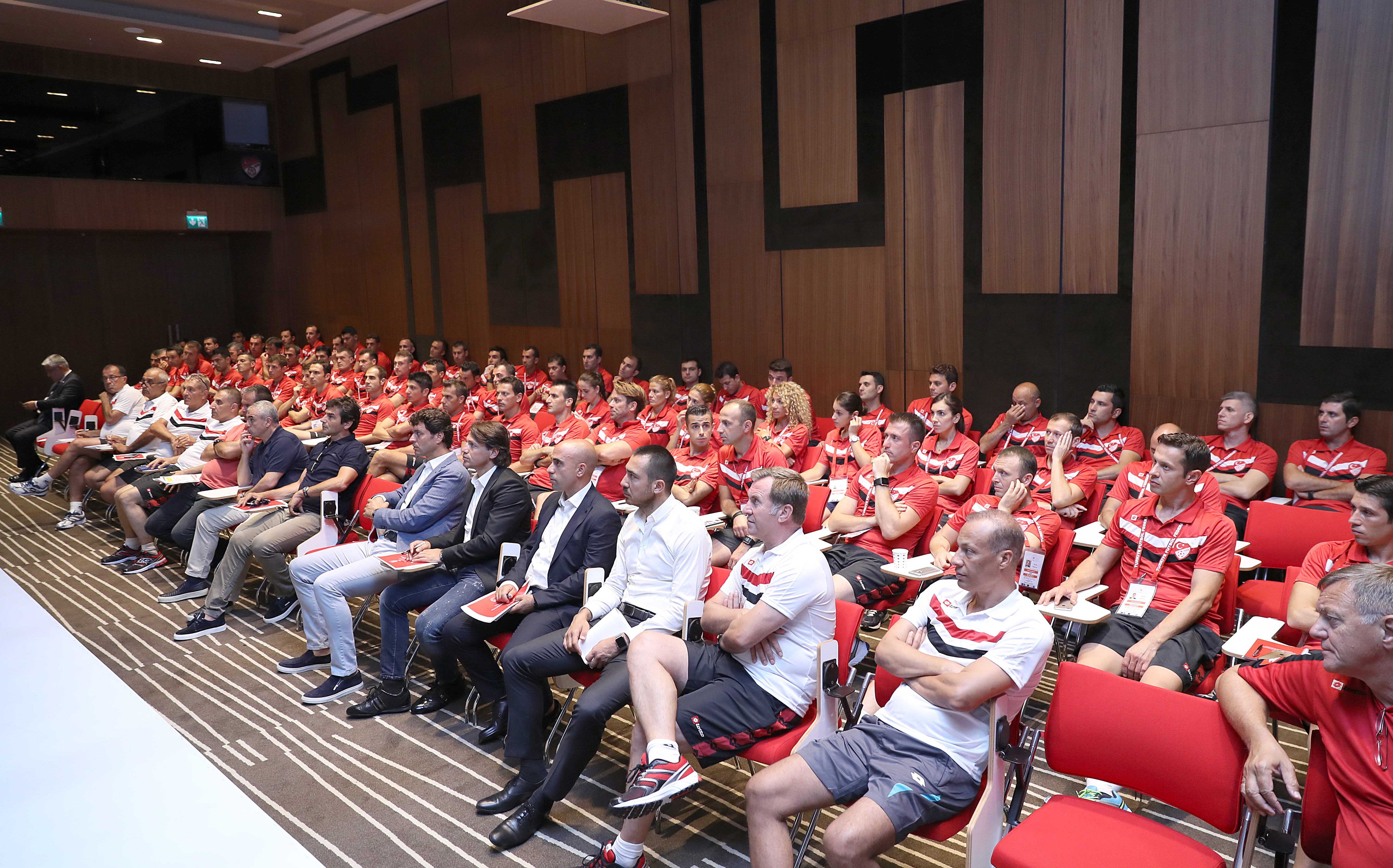 Aykut Kocaman’ın yardımcısı değişen kuralları inceledi