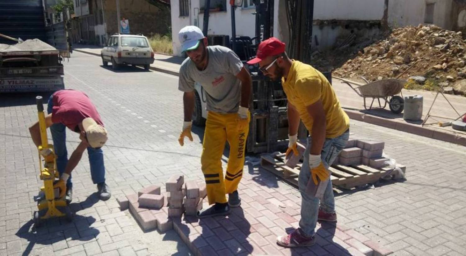 Seydişehir’de parke döşeme çalışmaları