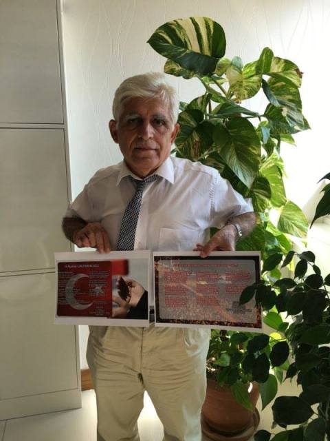 Demokrasi destanını mısralara döktü