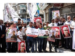 Açlık grevindeki Filistinli tutuklulara destek gösterisi