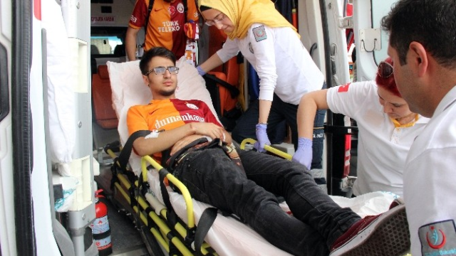 Konya'da Galatasaraylı 4 Taraftar Bıçaklandı