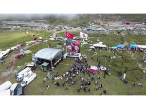 2 bin 640 rakımlı dağda "demokrasi şöleni"