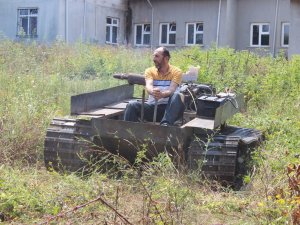 Darbecilere kızdı 'tank' yaptı