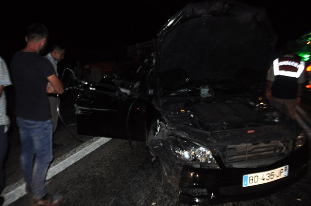 Yeni evli çift fotoğraf çekimine giderken kazaya karıştı; 7 yaralı