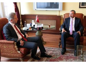 Sivas Platformu üyelerinden Vali Gül'e ziyaret