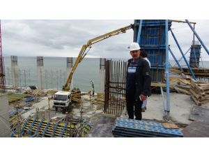 Beton mikserinin pompası üçüncü kata yetişmeyince