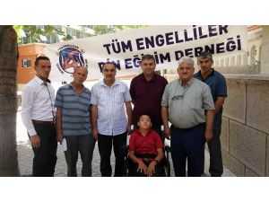 Karapınar'da engelli çocuğa akülü araba hediye edildi