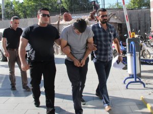 Konya'da FETÖ operasyonunda gözatlına alınanlar sağlık kontrolünden geçirildiler