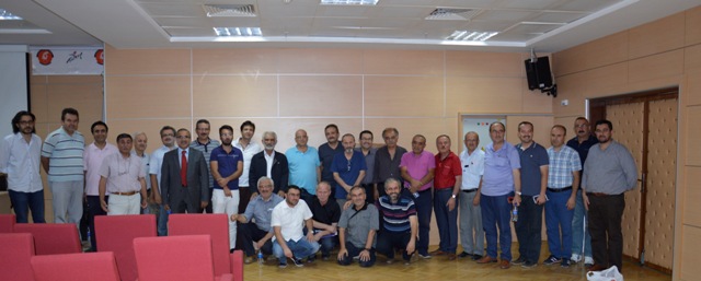 Marşlarda Türklere küfrediliyor