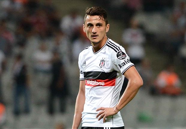 Beşiktaş Mustafa Pektemek'i Medipol Başakşehir'e kiraladı