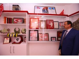 Şehit oğullarının anılarını odasında yaşatıyorlar