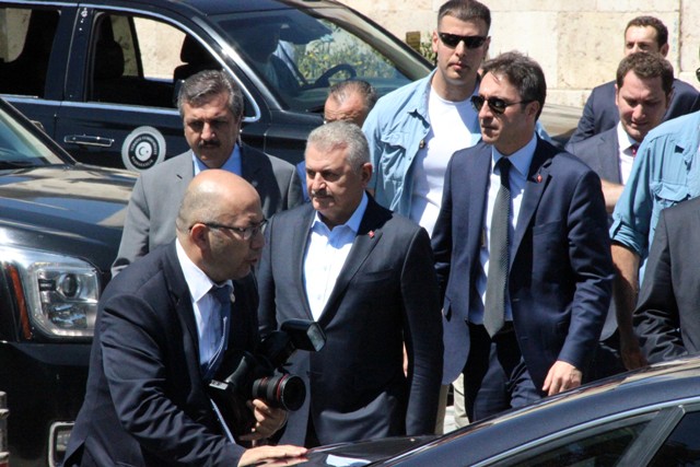 Başbakan Yıldırım, Mevlana Müzesi'ni ziyaret etti